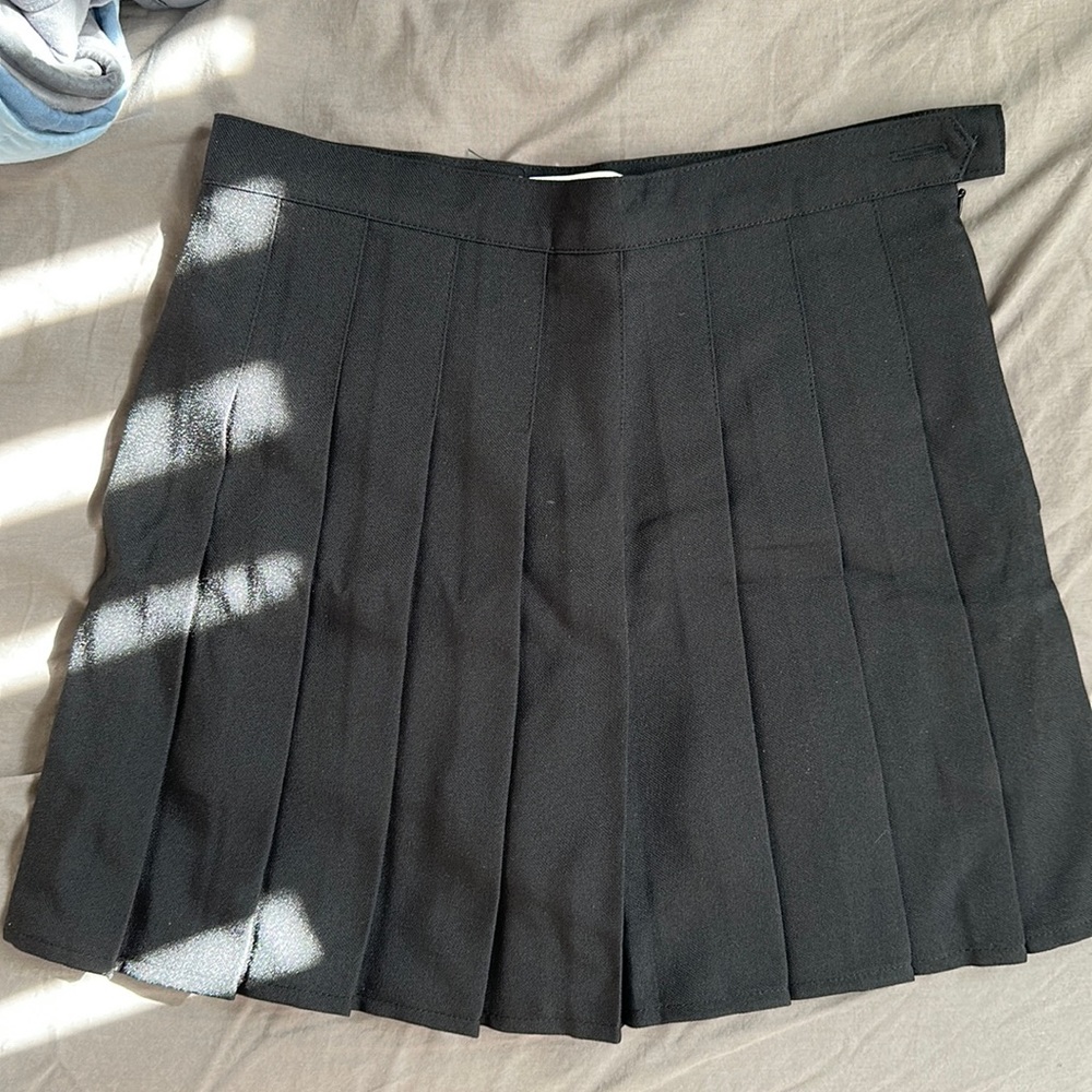 Black pleated skirts